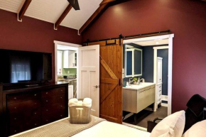 Walkable Elmwood Cottage, No Chores 2Bath 2BR 1Car